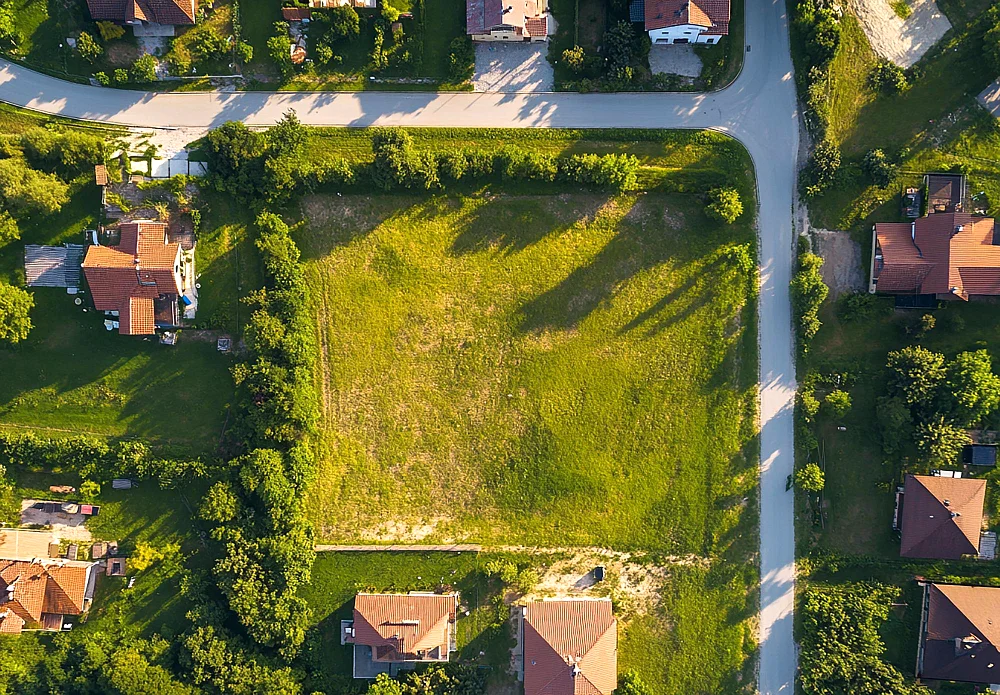 Działka z wadą prawną – jak sprawdzić księgę wieczystą przed zakupem?