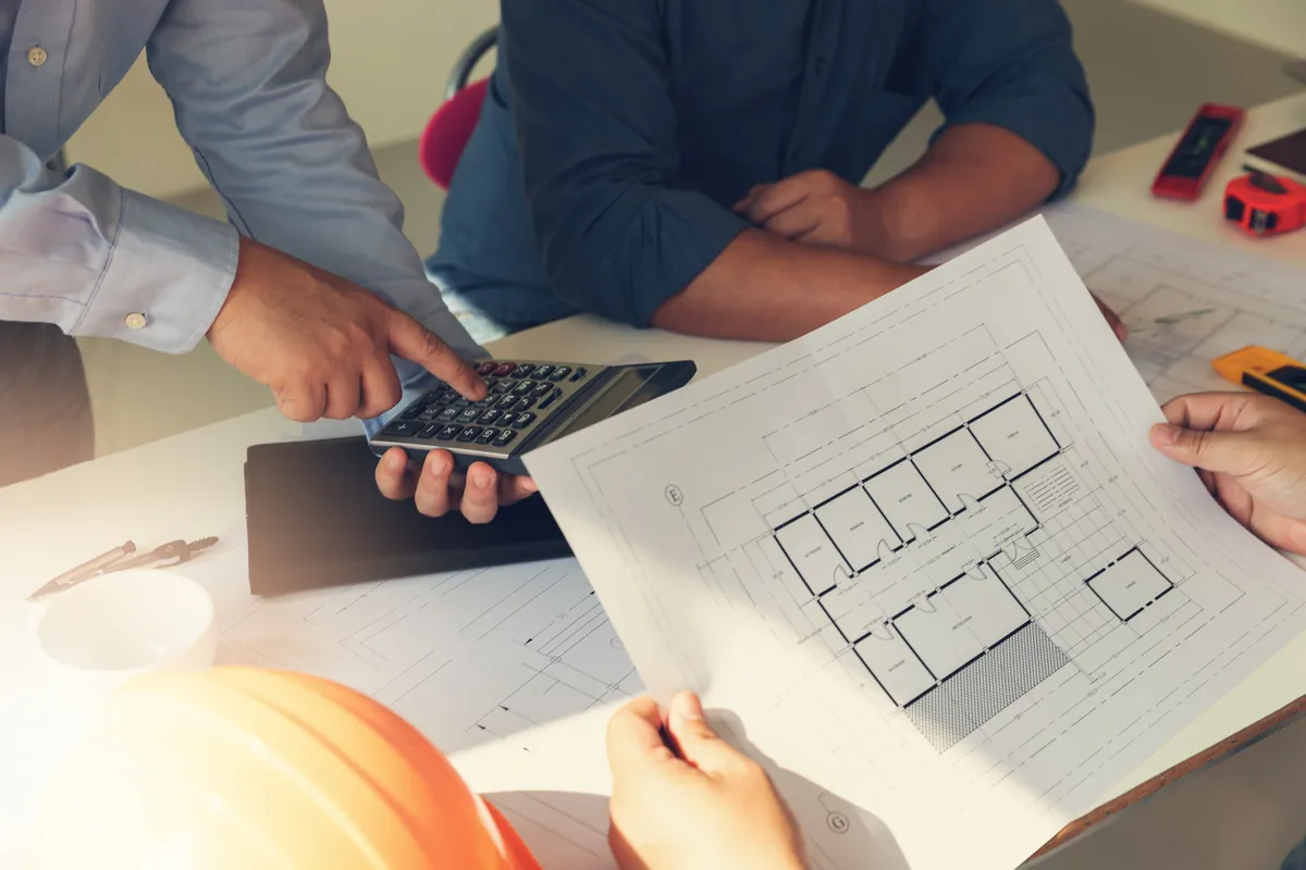 Ile trwa budowa domu? Realny harmonogram, etapy i sposoby na skrócenie czasu